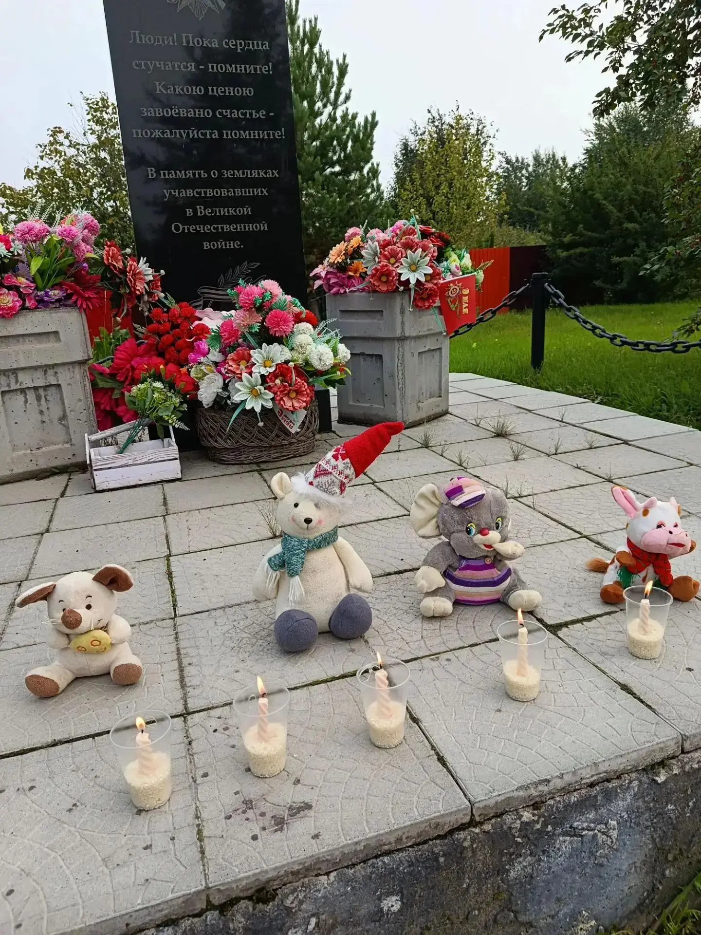 3 сентября у обелиска в посёлке Атласово жители почтили память погибших в трагедии Бесл...