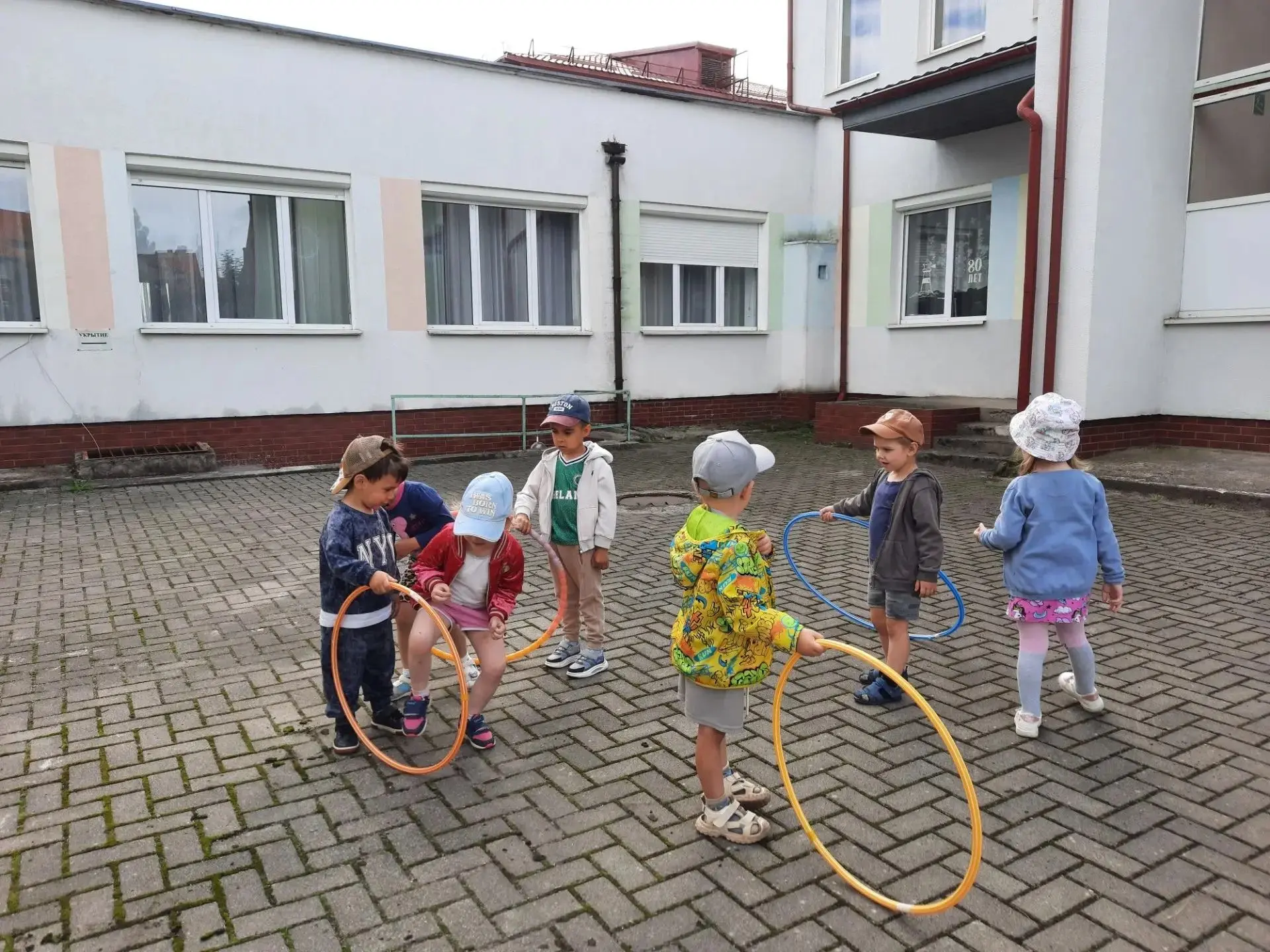 В канун Дня физкультурника в группе "Дельфинчики" прошло спортивное развлечение - квест...
