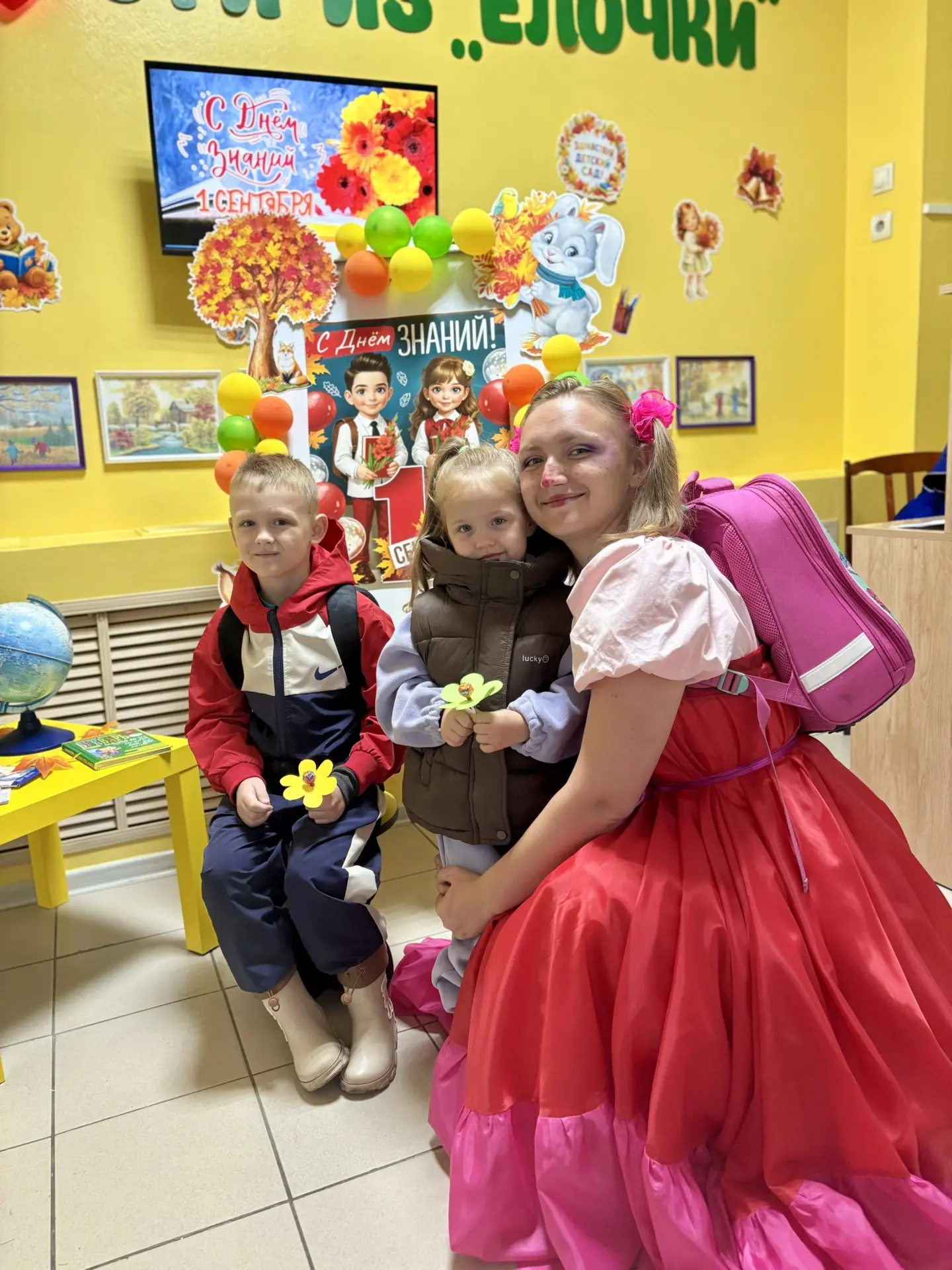 Наш День знаний начался со сладостей и смеха! 😉🎪Пока все спешили в школу, наших малыш...