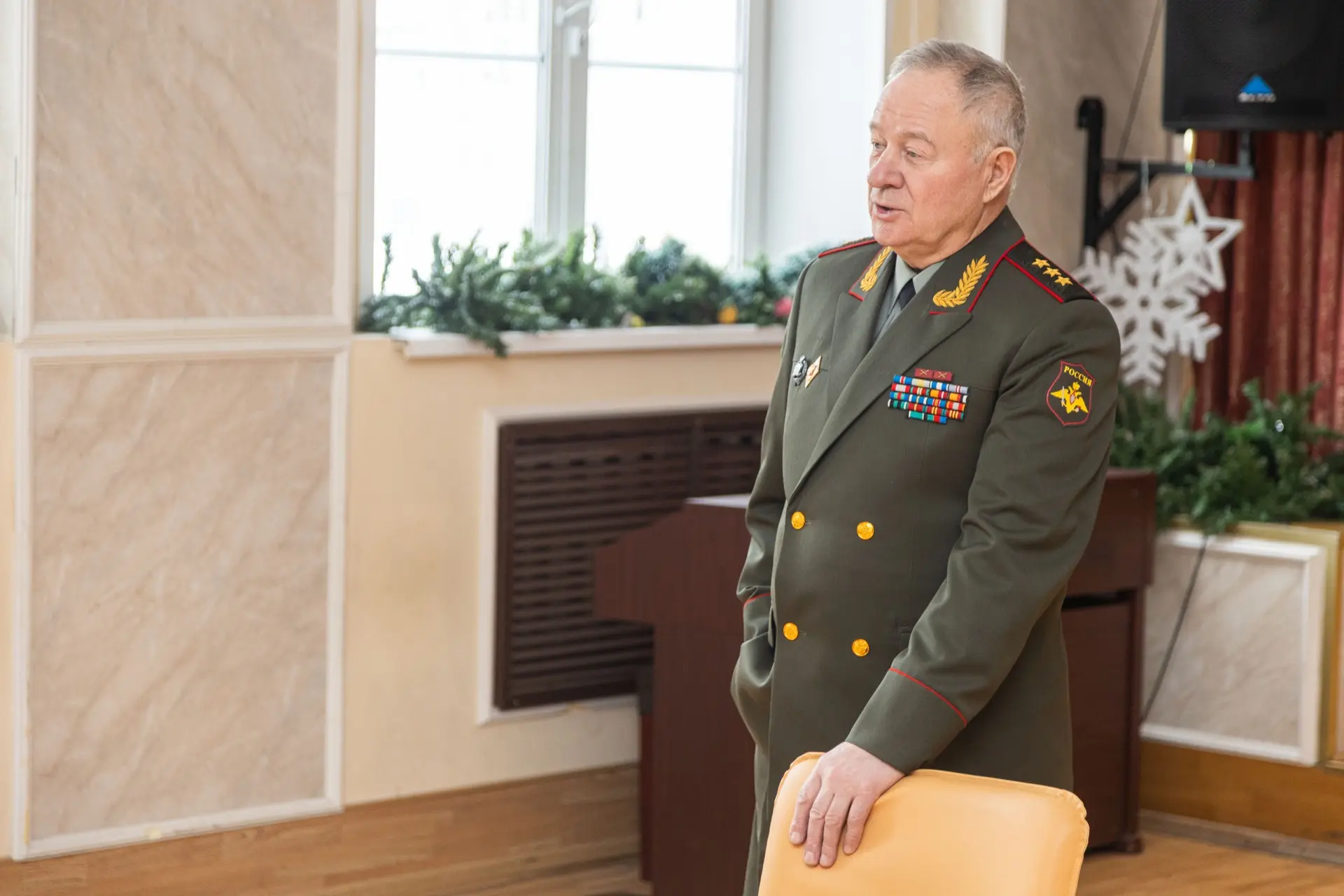 Встреча с Героем: Генерал-полковник Владимир Ильич Молтенский в нашей школе!🫡  ⭐️ Мы с гордостью при