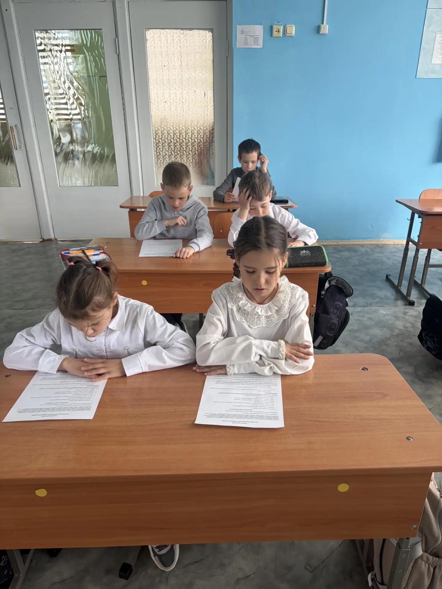 Сегодня с учащимися 2 класса был проведён классный час « Правила безопасного поведения ...