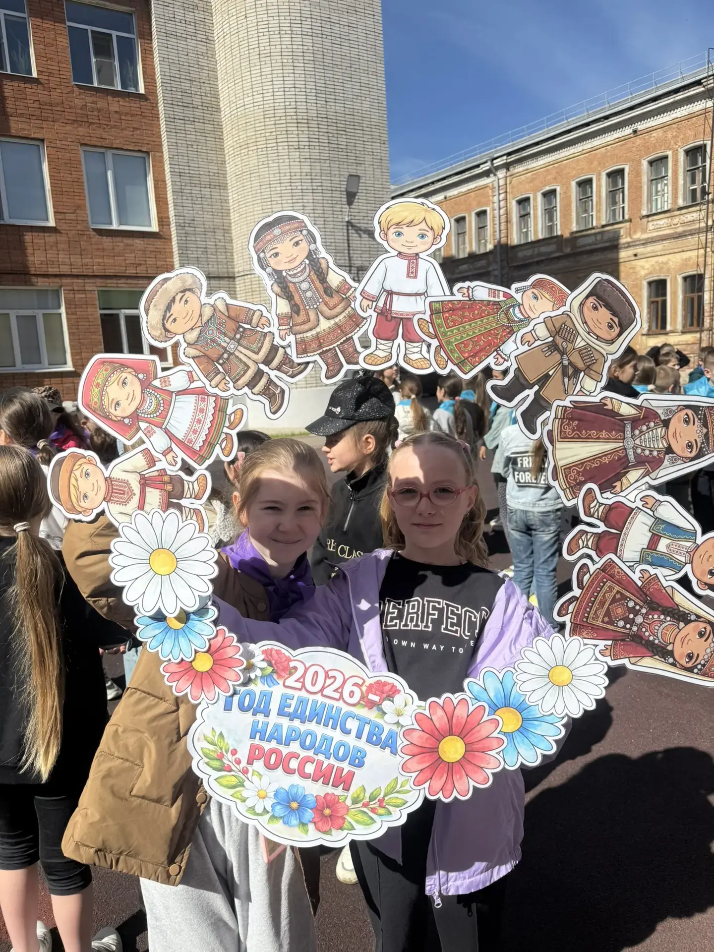 Сегодня в гимназии состоялось открытие летнего лагеря, посвящённого Году единства народов России.  ☀