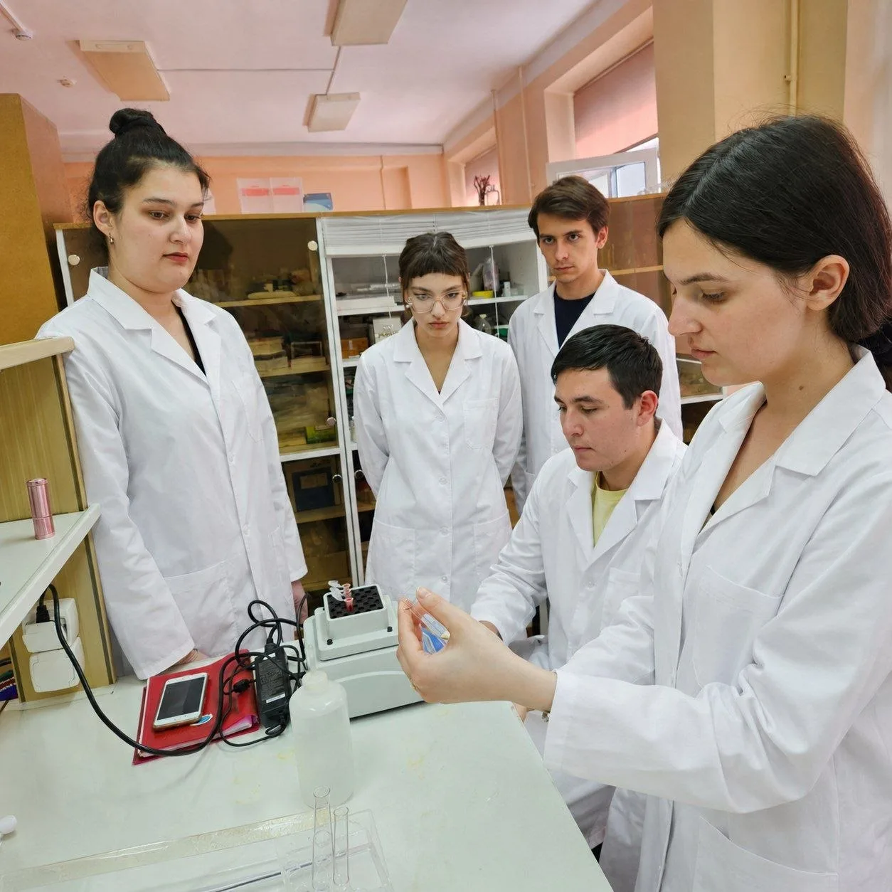 🧪Первокурсники ФЕНиТа погрузились в мир современной биохимии  Для студентов-химиков и биологов 1 кур