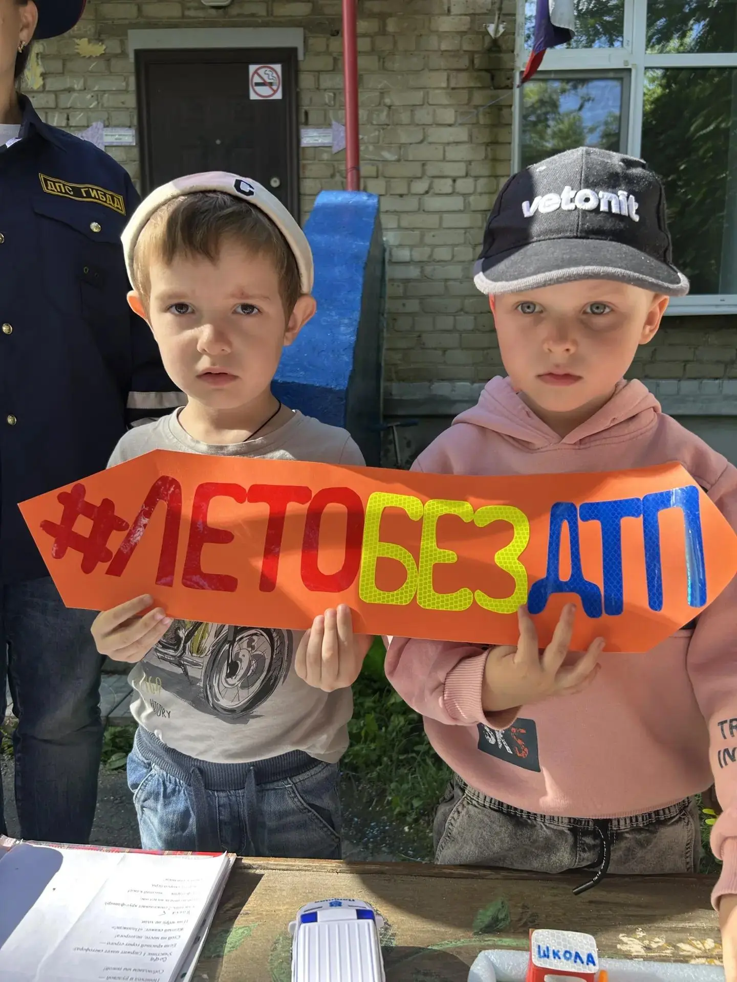 В гости к нам заглянули юные помощники инспекторов движения (ЮПИД) из детского сада № 373! Встреча п