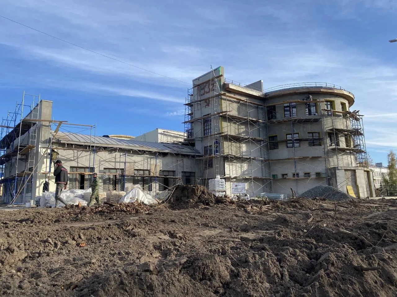 Реконструкцию «Авангарда» обещают завершить в следующем году