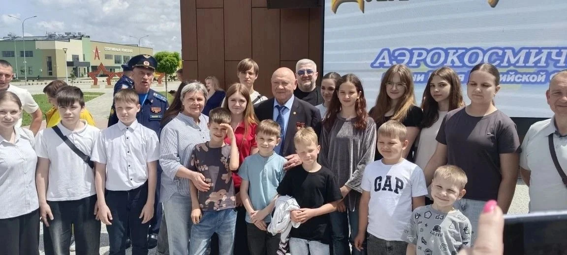 🚀 7 "А" в центре "Патриот": небо выбрали лучшие!  17 мая наш 7 "А" класс стал участником грандиозног