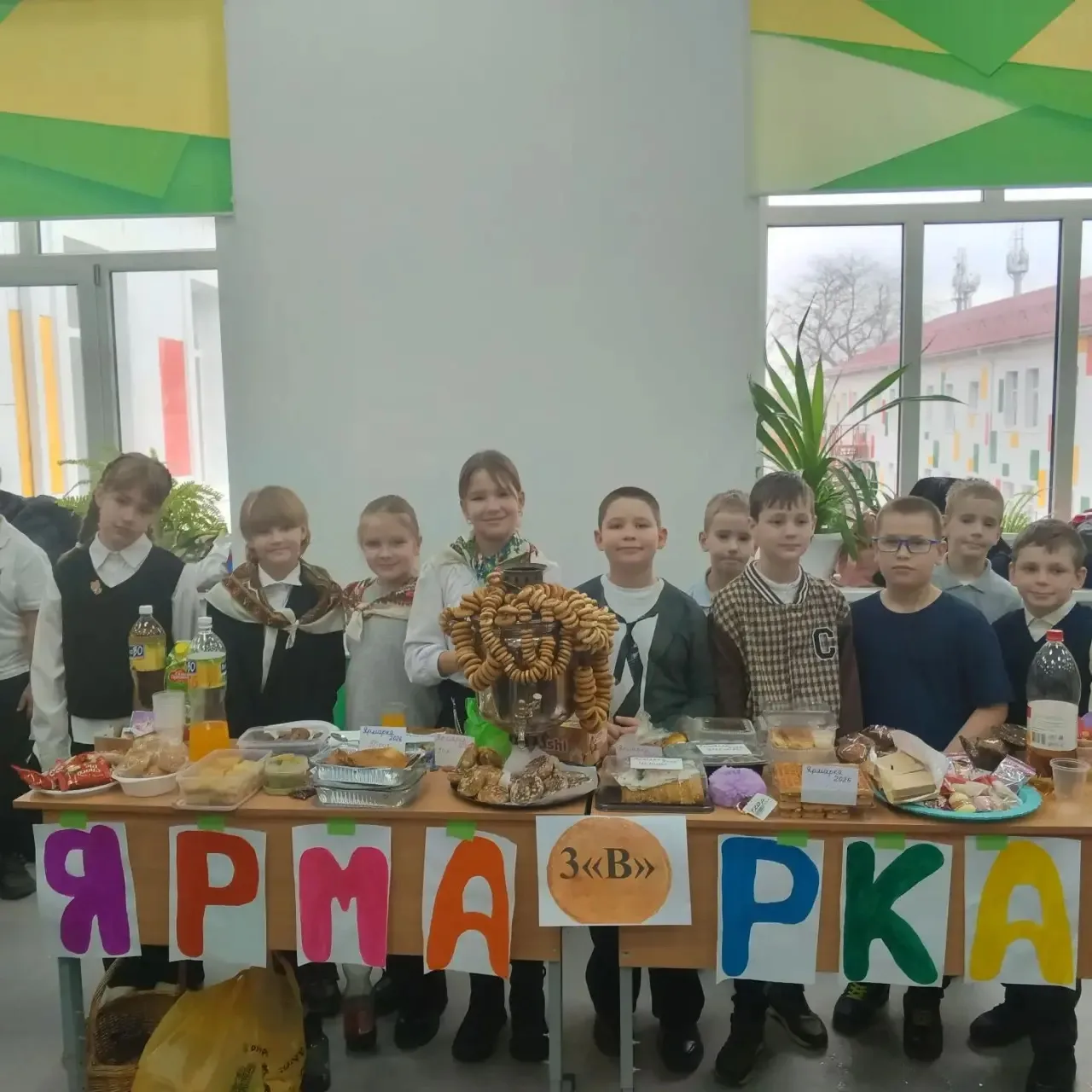 Масленичная Ярмарка в поддержку Героев! 🇷🇺🥞  19 февраля в стенах МБОУ СОШ №3 прошел настоящий праздн