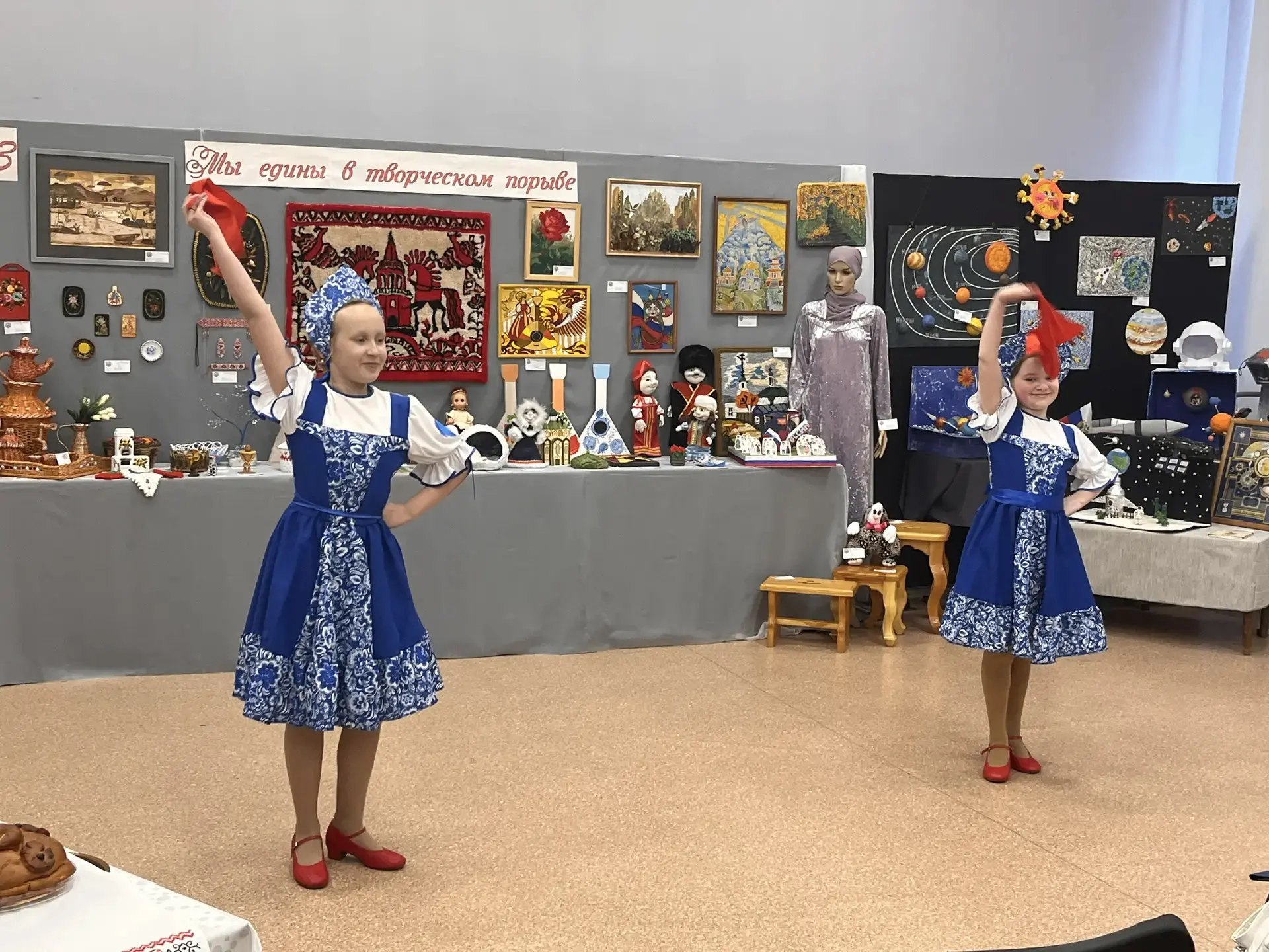 🎨 Открытие выставки в рамках 75-го городского фестиваля детского творчества!

В нашей школе открыла