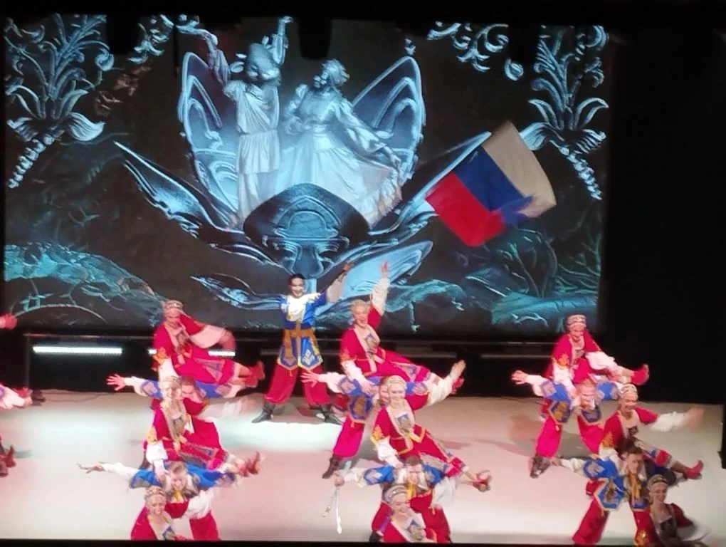 В пятницу,22 мая,ученики нашего 9 «Б» класса,с классным руководителем Ярлычковой Н.М.,п...