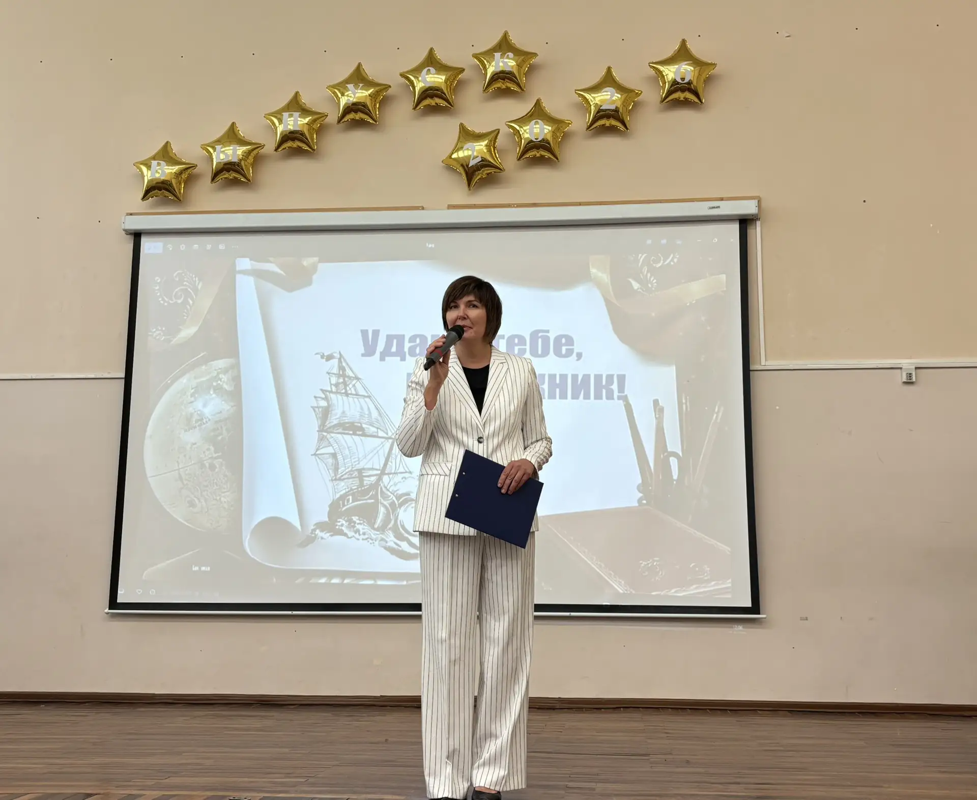 26 июня в нашей школе прошло торжественное вручение аттестатов выпускникам 9 и 11 класса.