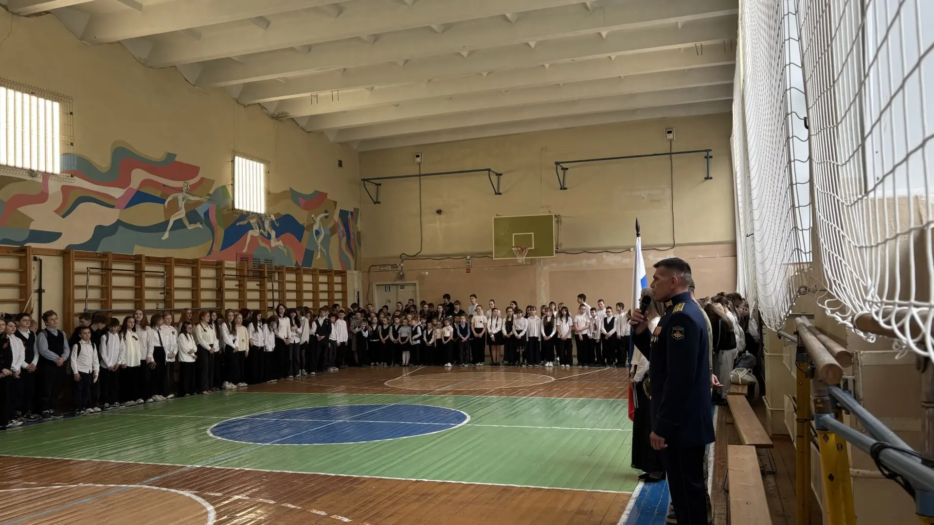 8 мая, накануне Дня Победы, в школе прошли торжественные линейки для всех параллелей — с 1-го по 11-