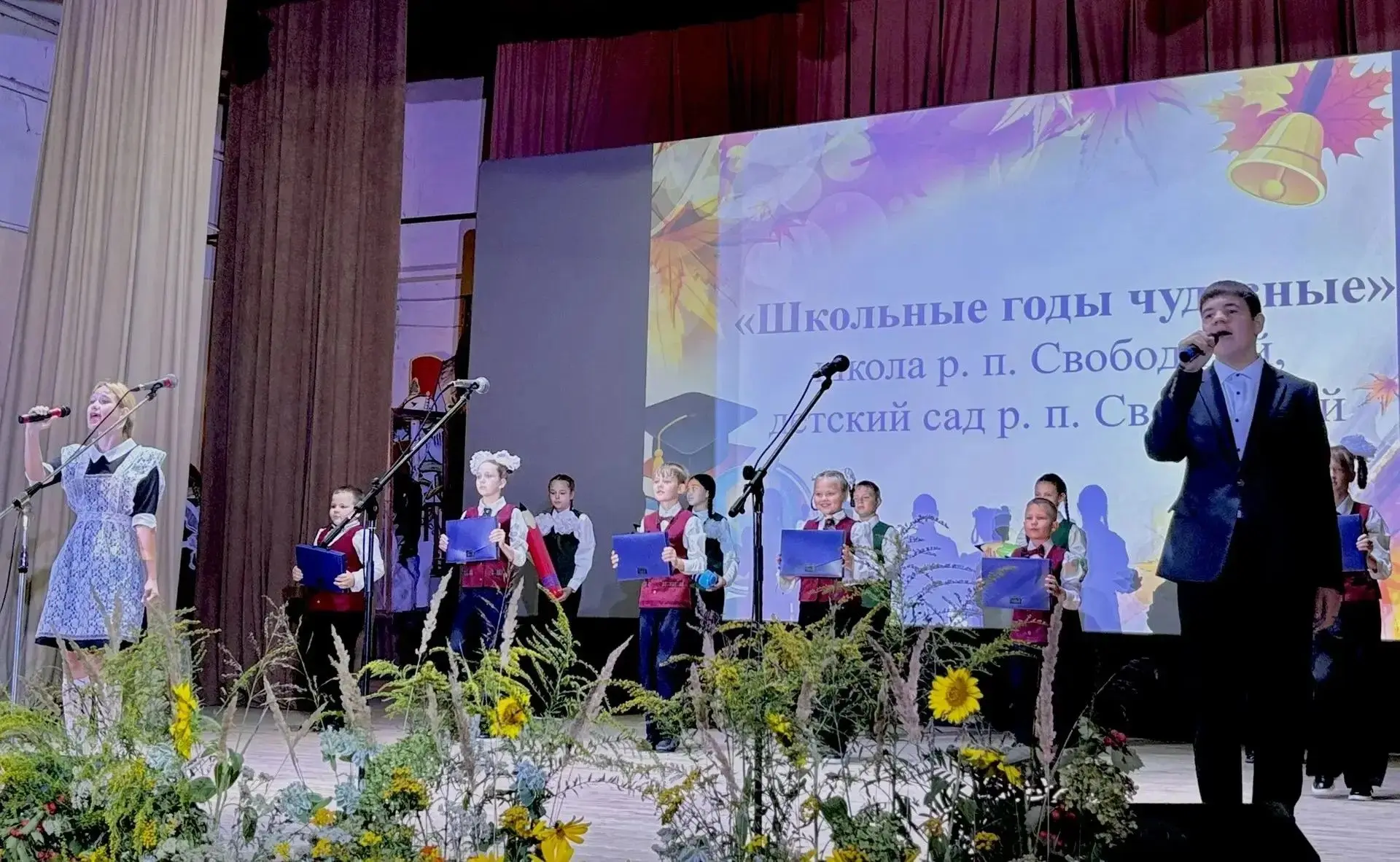 По традиции в преддверии 1 сентября в районном Доме культуры состоялось августовское пе...