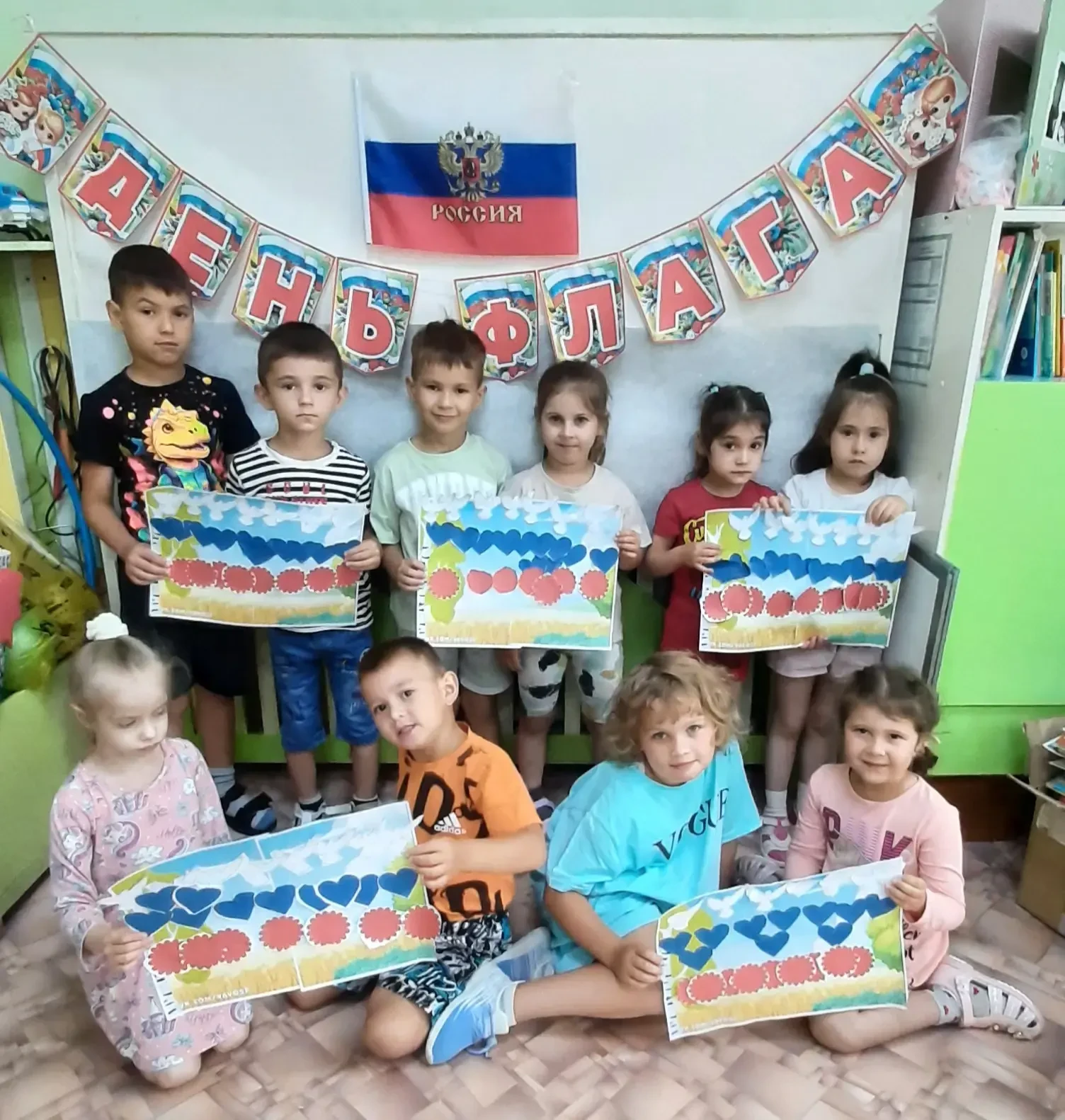 🇷🇺Белый. Синий. Красный. Сегодня средняя группа «Одуванчики» (Синицына О.А., Чернова ...