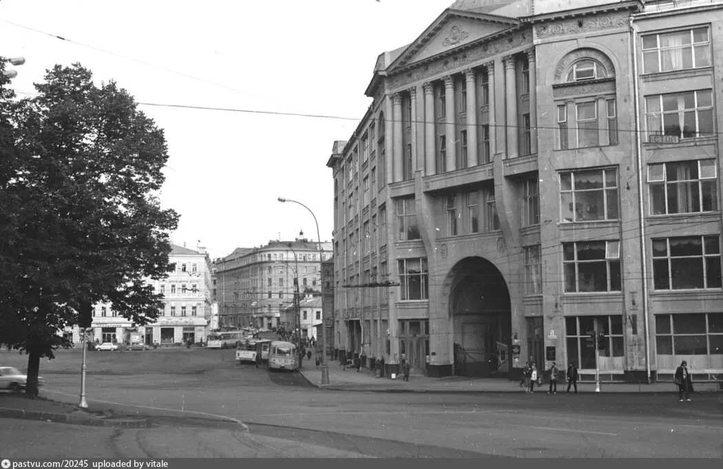 Площадь Ногина 1982