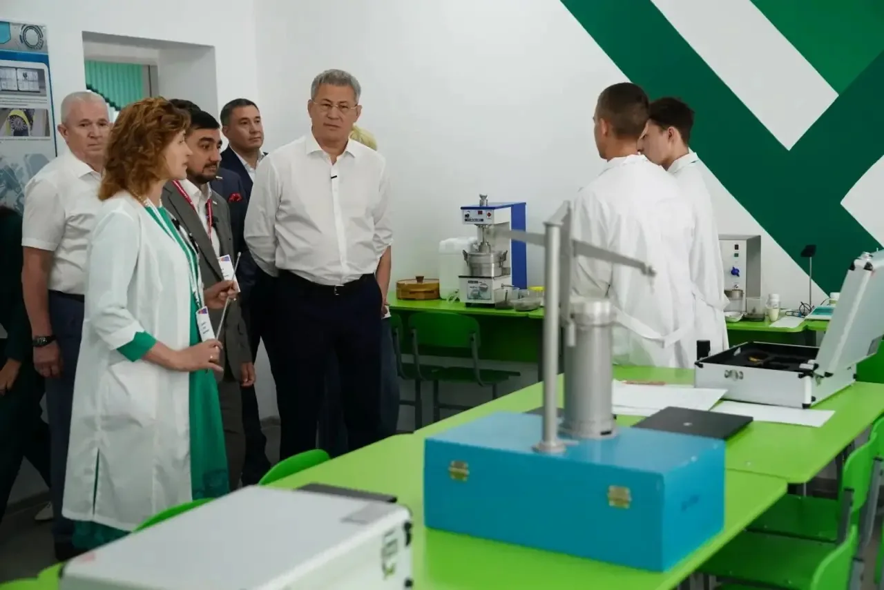 Рабочую субботу в Дюртюлинском районе начали с посещения многопрофильного колледжа. В прошлом году о