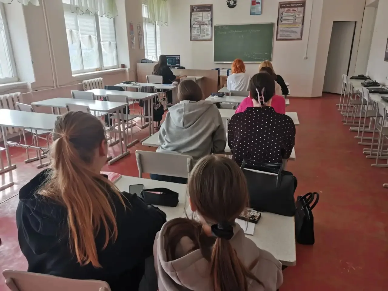 🔔30 сентября, в группе первого курса МШ 26 прошёл онлайн-урок по финансовой грамотност...