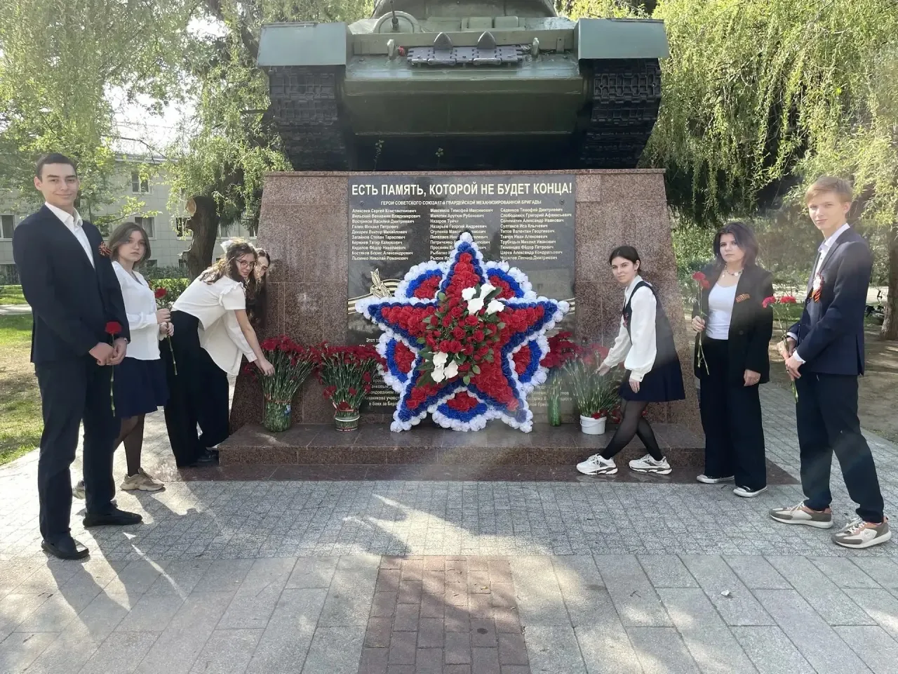 Сердце 10Б: Никто не забыт, ничто не забыто. 🕊  В этом году акция «Бессмертный полк» для нас — не пр