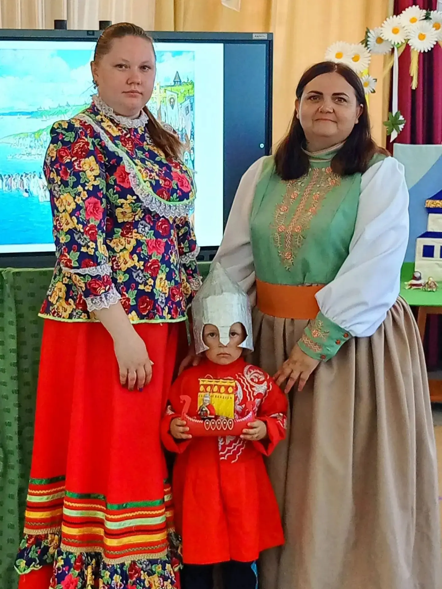 СОЛНЦЕ ПРАВДЫ НАД РУСЬЮ: ПРАЗДНИК У КАЗАЧАТ
Сегодня в нашем саду было по-настоящему торжественно, св
