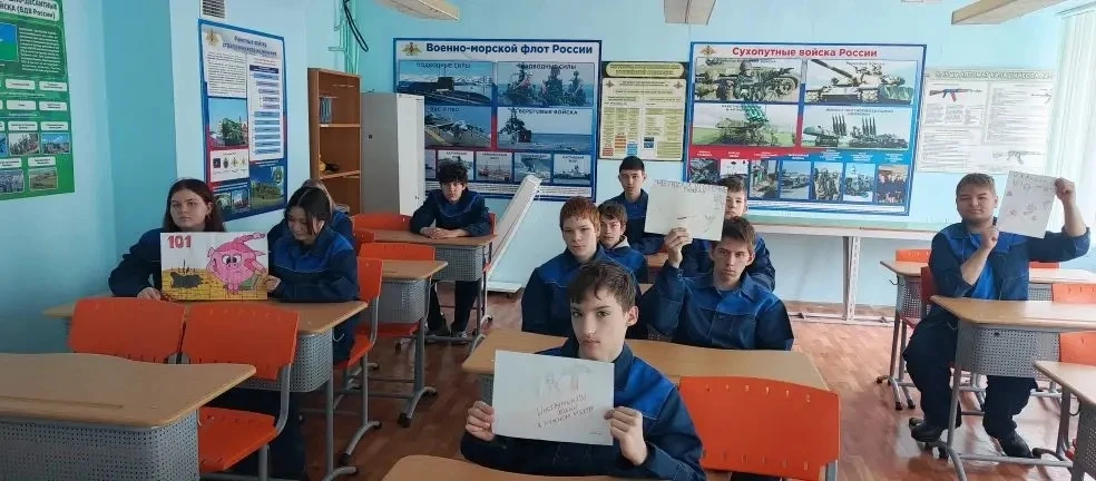 Первый рабочий день ТОШ

Сегодня наши ребята официально приступили к работе. Утро началось с важных 