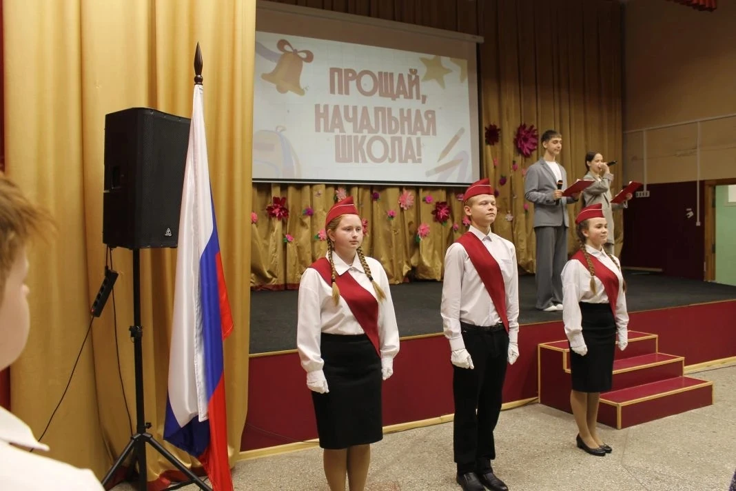 Сегодня в нашей школе состоялись линейки «Прощание с начальной школой».