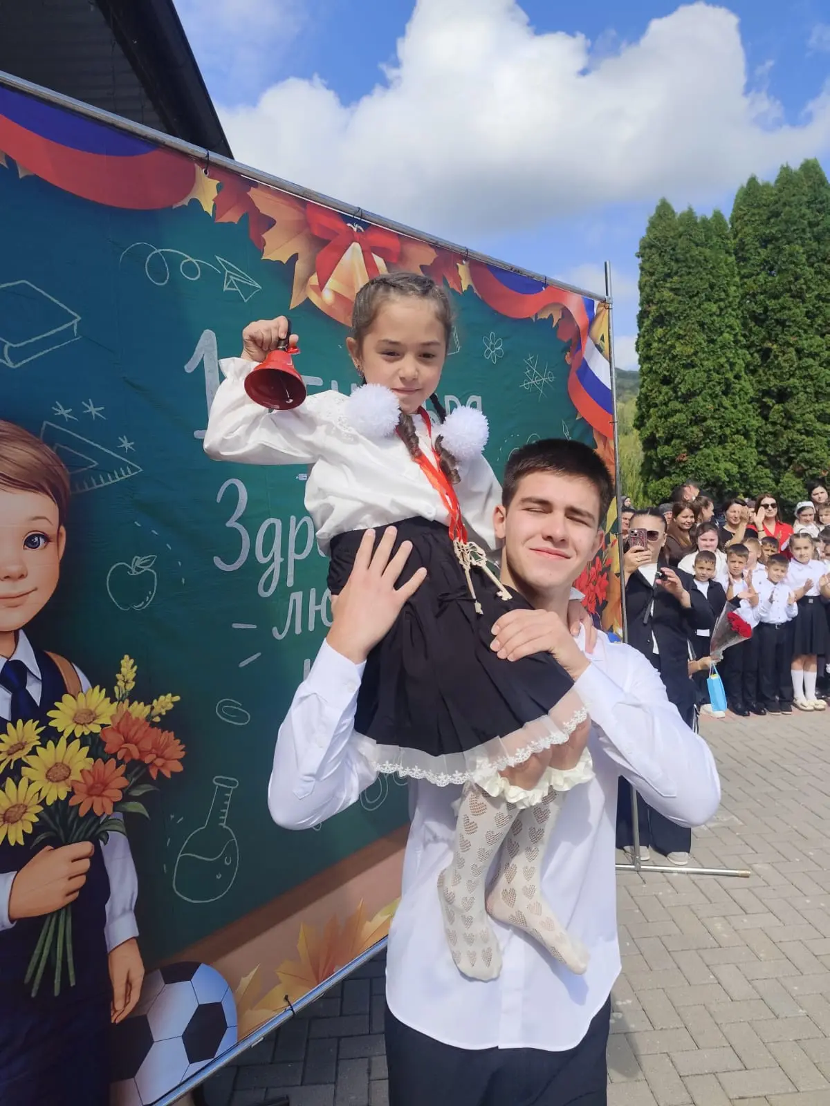 Первый звонок прозвенел в школе имени братьев Кубати и Кабарда Кардановых!
