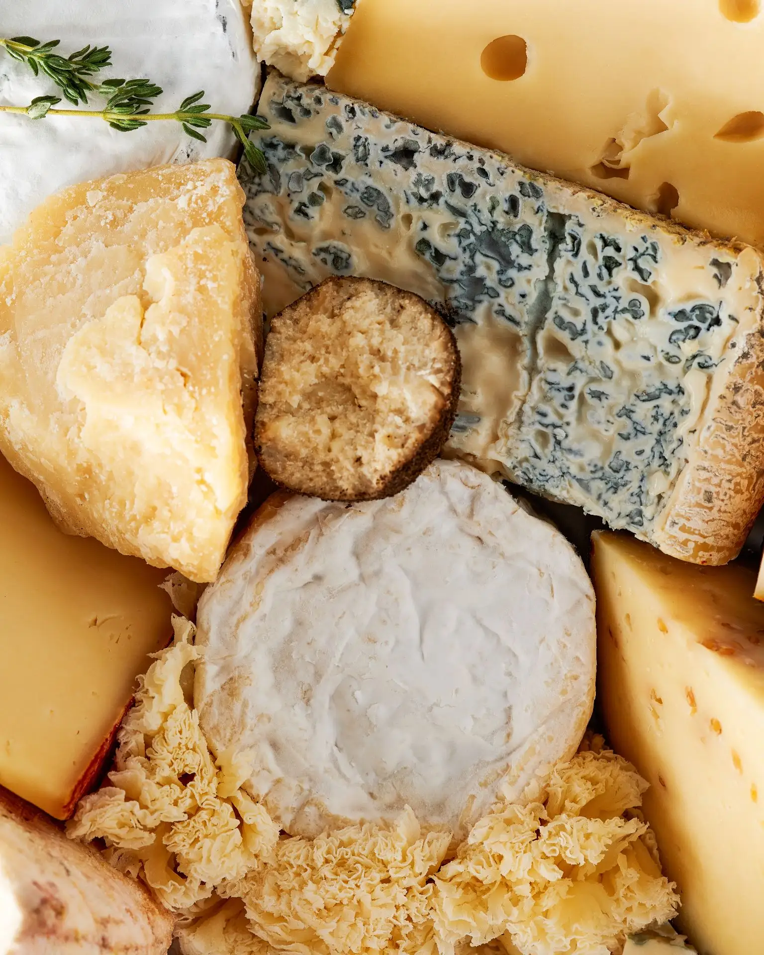 Маршрут построен: 🥐 → ☕ → 🥖 → 🧀 → 🍯