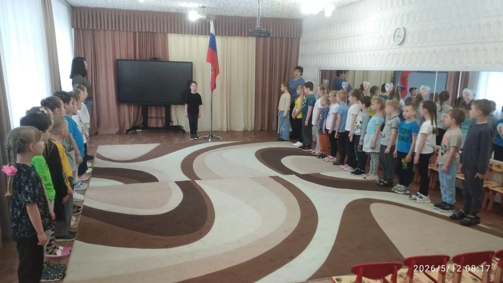 🇷🇺Традиционная церемония поднятия флага Российской Федерации.