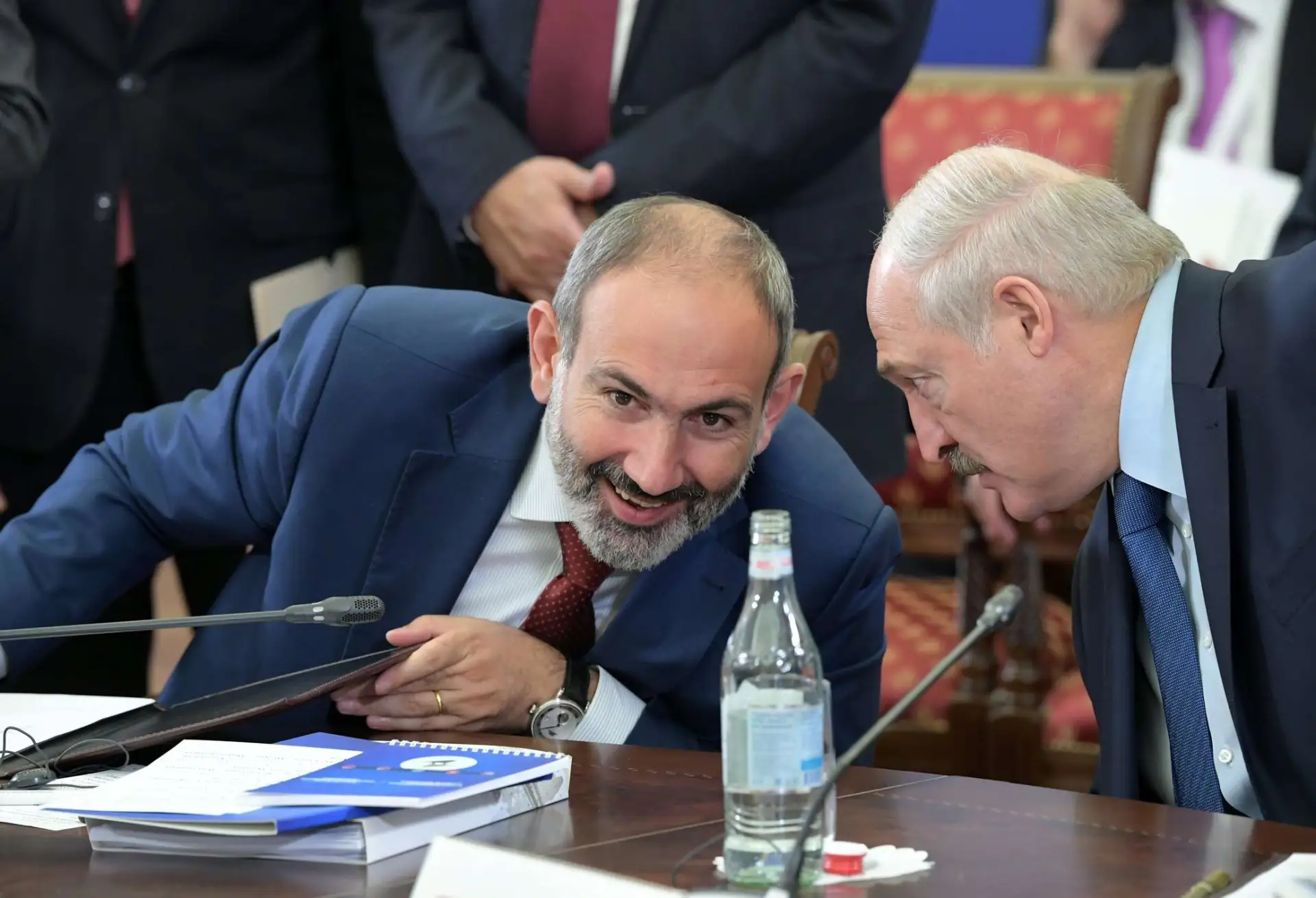 Лукашенко призвал Армению, прежде чем вступать в ЕС, определиться, где она там сможет п...