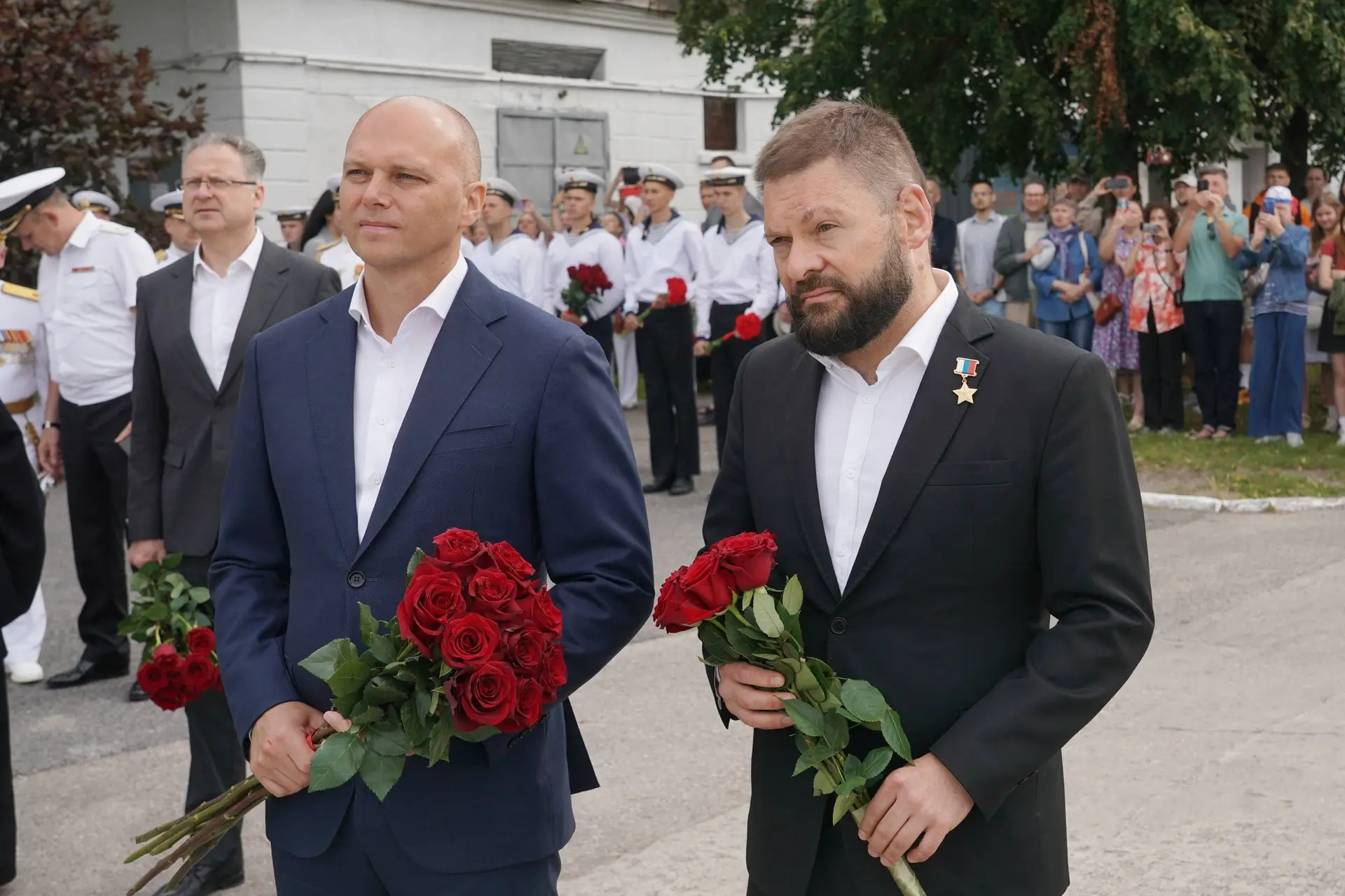 Сегодня балтийцев поздравили и наши Герои России – военкор Евгений Поддубный и Андрей Козлов, а такж