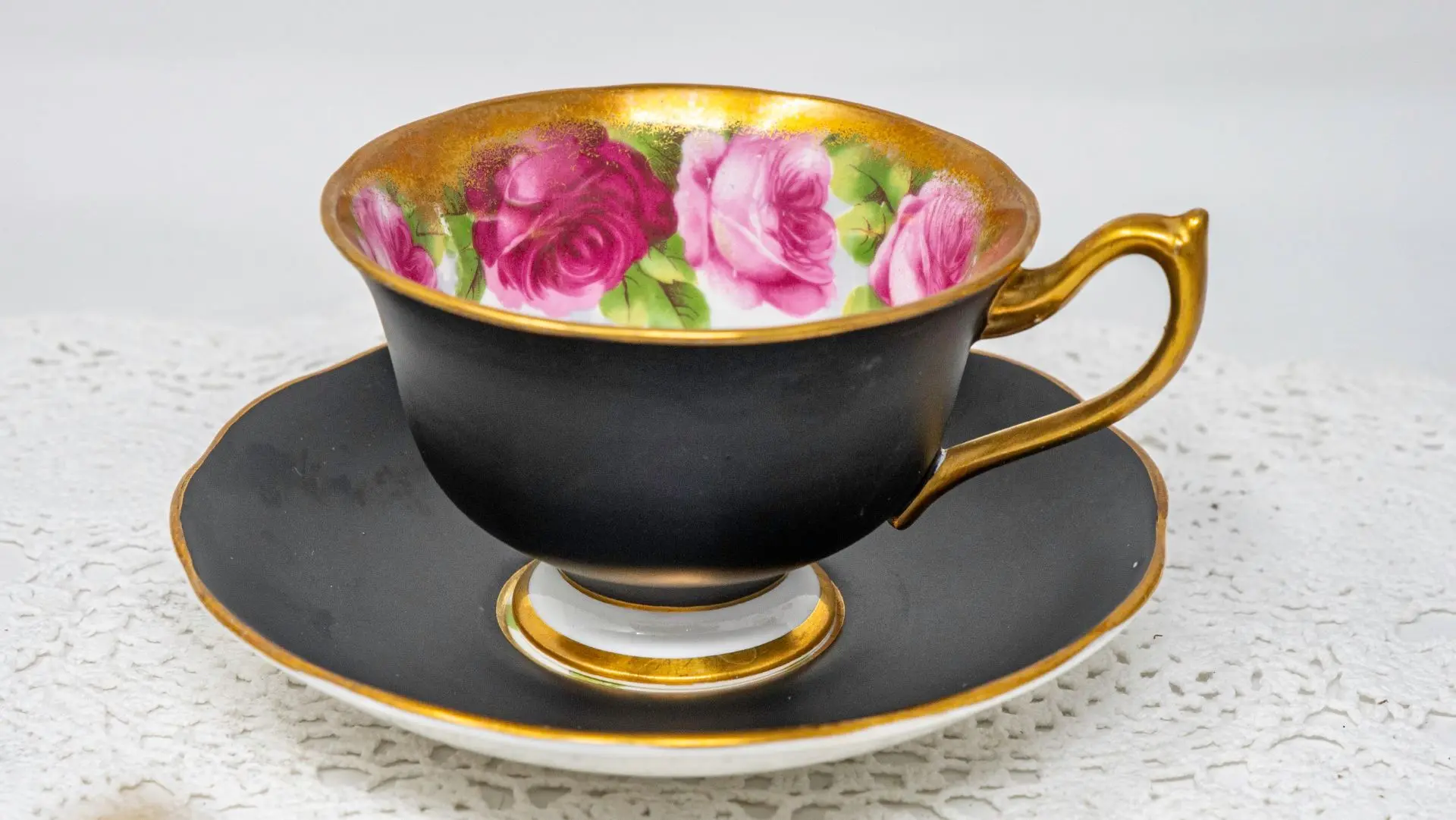 ▶️ Чайная пара Royal Albert, Англия

❁ «Старая английская роза» (Old English Rose)

✍️ костяной фарф