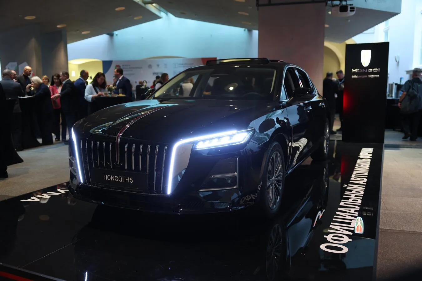 Премиальный бренд HONGQI представил обновлённый H5