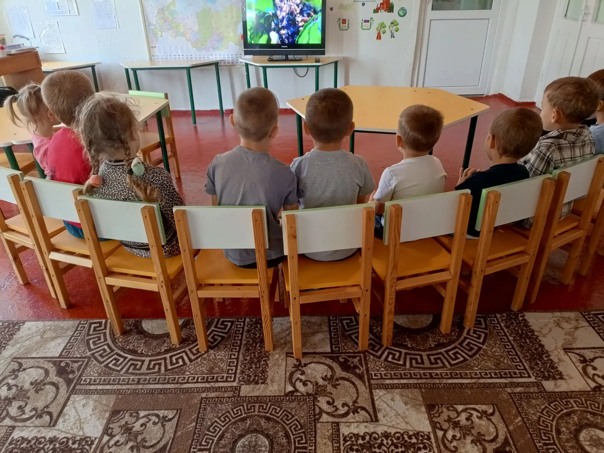 Сегодня в нашей группе мы погрузились в удивительный мир народного празндника – Медовог...