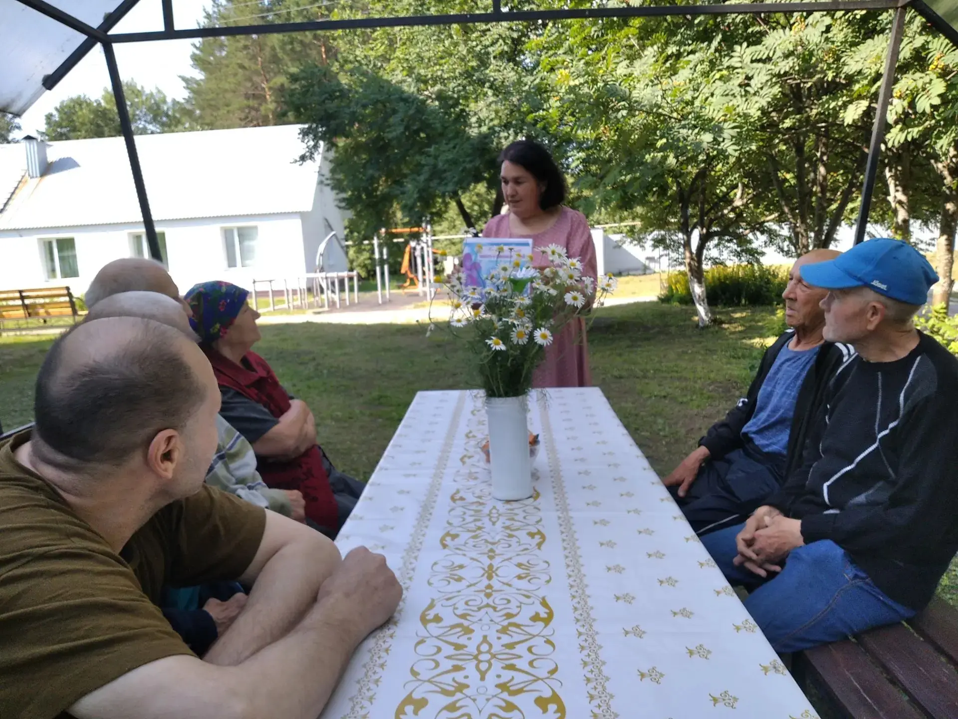 🌼Час общения «Ромашковое счастье».❤️

Сегодня в День семьи, любви и верности воспитатель Раиса Гайн