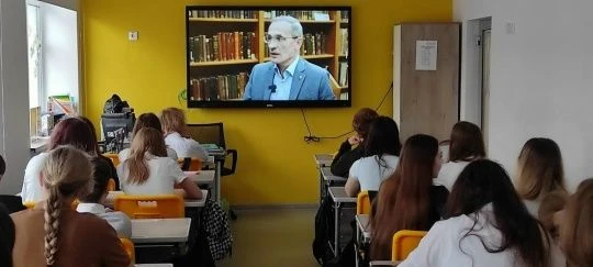 В нашей школе прошёл просмотр и обсуждение документального фильма «Командовать парадом будет он: ист