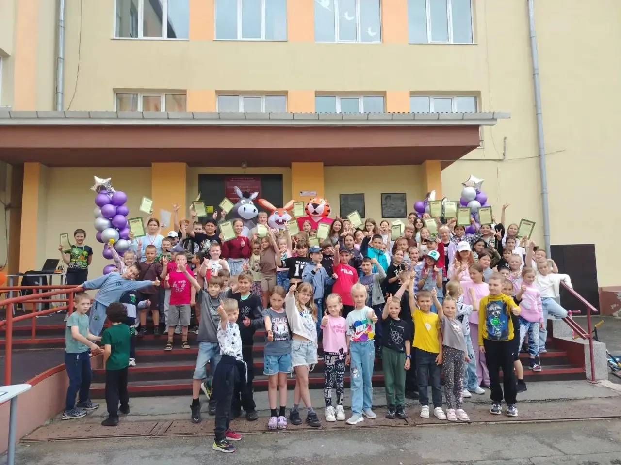 Это было феерично🎇

 Сегодня мы поставили яркую точку в нашей первой пришкольной смене! Финал получ