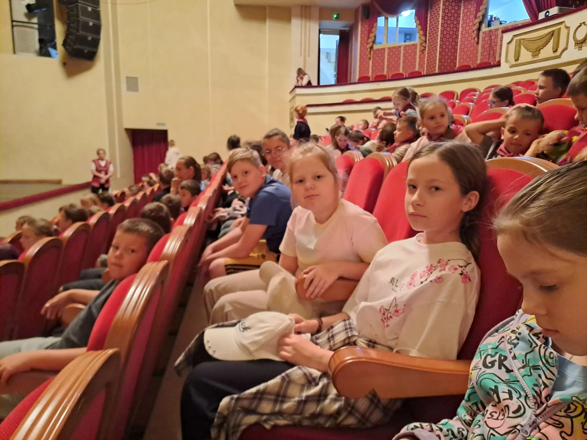 Сегодня дети в лагере "Старт " посетили Мордовский национальный театр и побывали на спектакле "Зверо