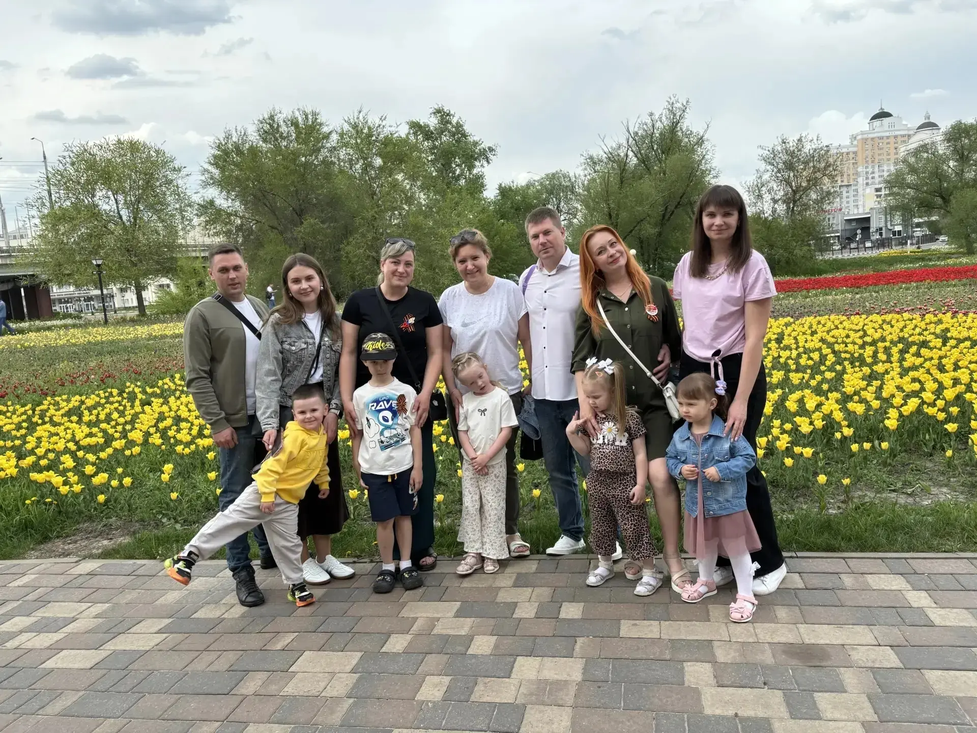 В эти выходные воспитатели и родители 2 младшей группы организовали совместную прогулку...