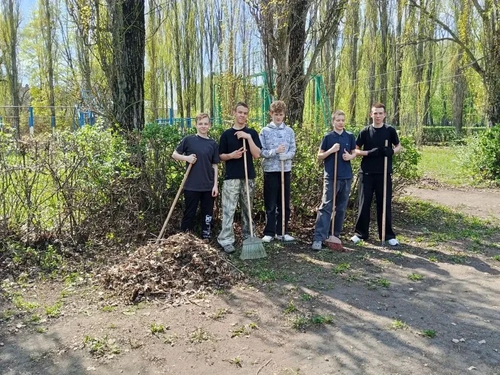 Майский субботник 7 Б класса #уборкашкольнойтерриритории_школа14 #субботник_школа14