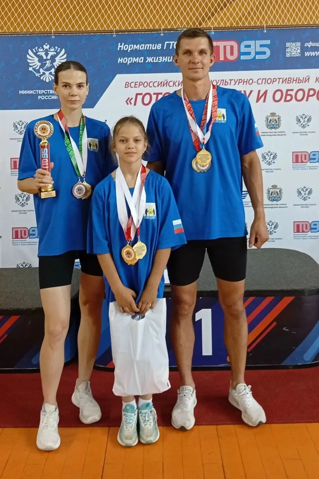 Семья Томсон из Великого Новгорода снова лучшие. Второй год подряд они забирают главный кубок регион