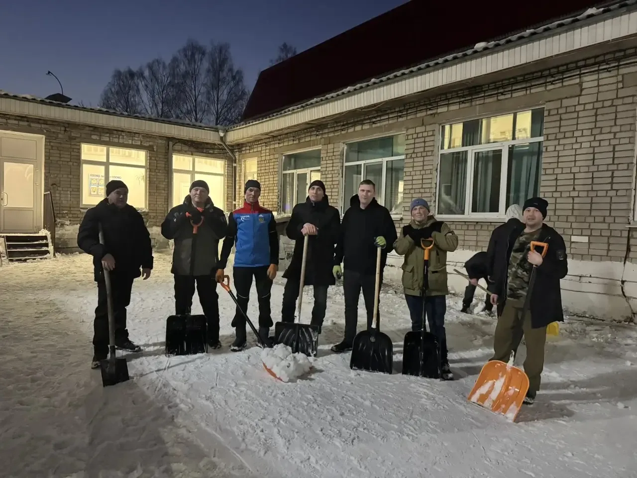 Дорогие родители и наши замечательные ученики! Эта зима подарила нам очень много снега....