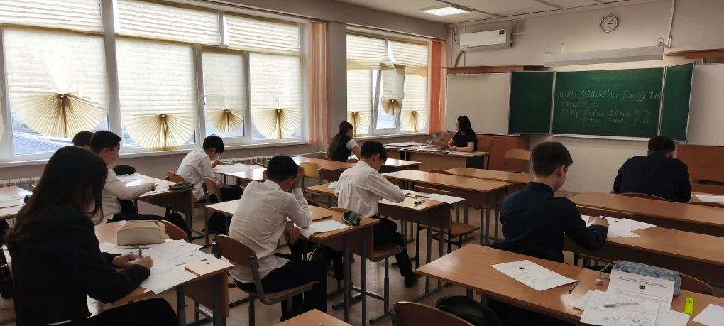 🏫В минувшую пятницу в нашей школе царила особая атмосфера — воздух был буквально пропитан азартом, и