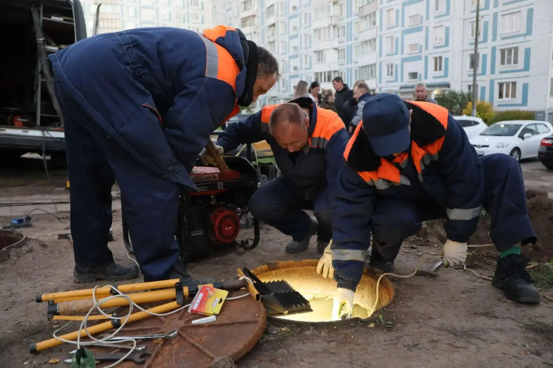 В Пересвете на ул. Королёва, 12 произошёл прорыв на теплосети