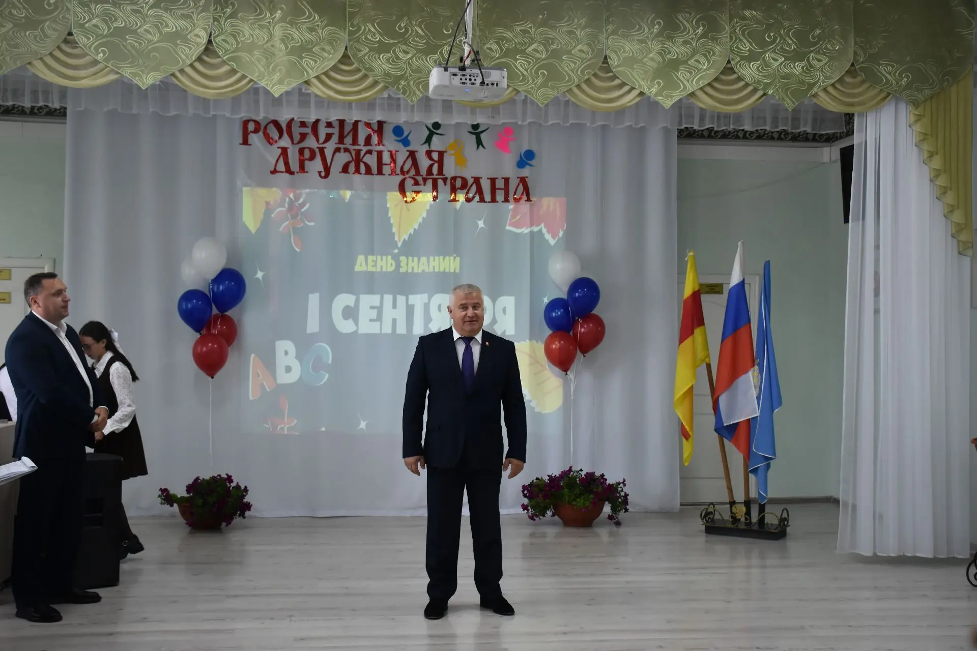 🎊В День знаний 625 первоклассников сели за школьные парты в Троицке