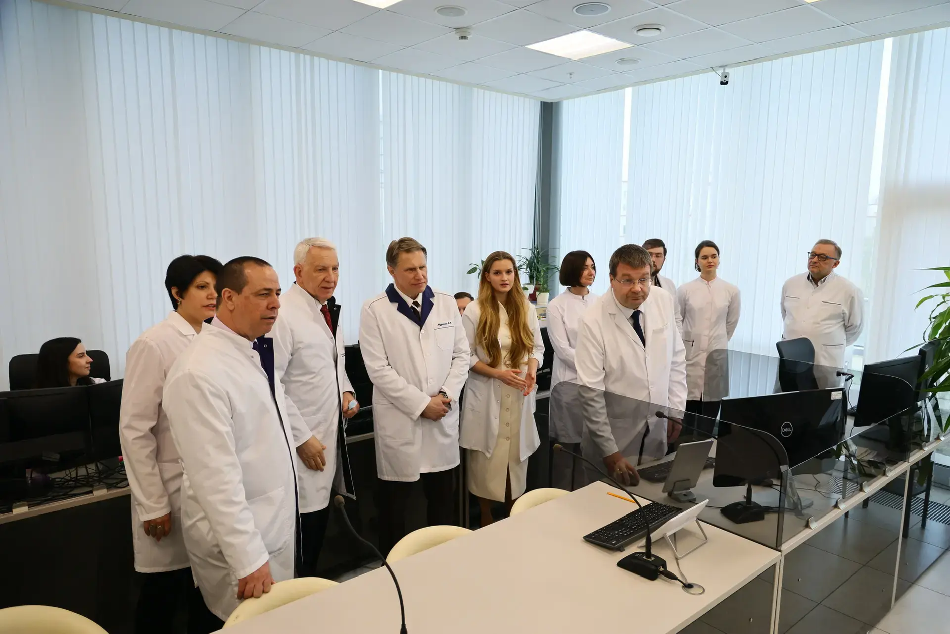 🌐 Михаил Мурашко провел встречу с вице-премьером Кубы Оскаром Перес-Оливой Фрагой  В Санкт-Петербург