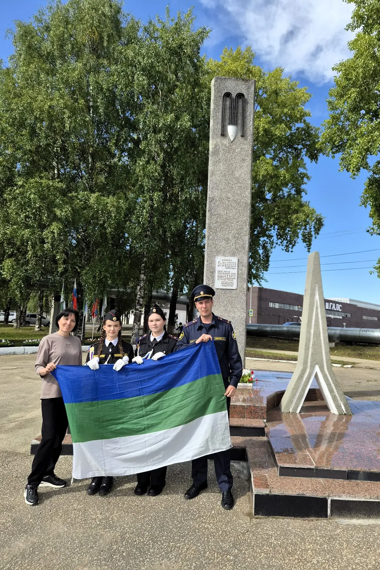 Сотрудники ИК-8 в Ухте отметили День флага России спортивными состязаниями и встречей с...