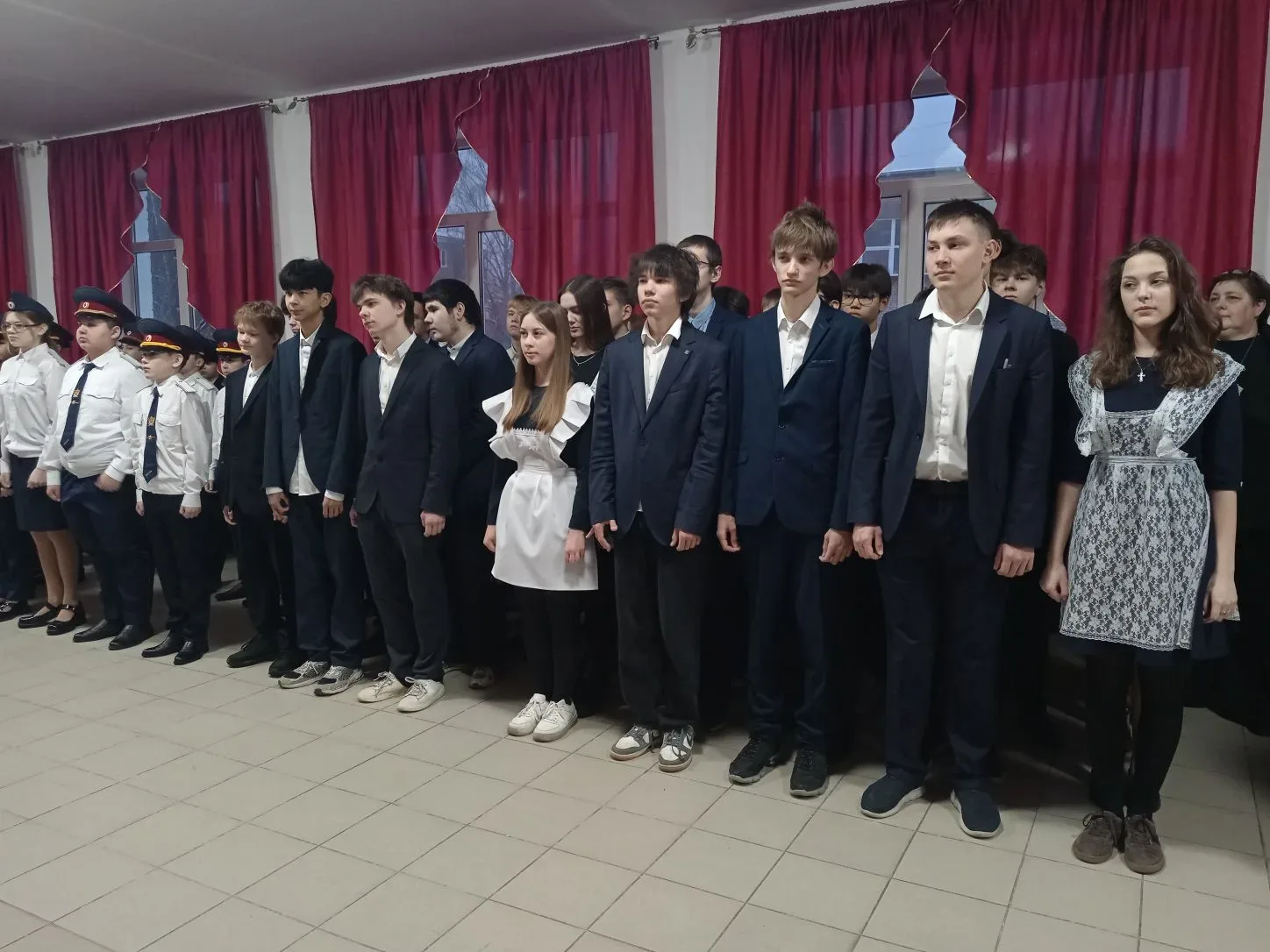 🔷 Общешкольная линейка в школе № 41   3 марта в Школе №41 прошла торжественная общешкольная линейка 