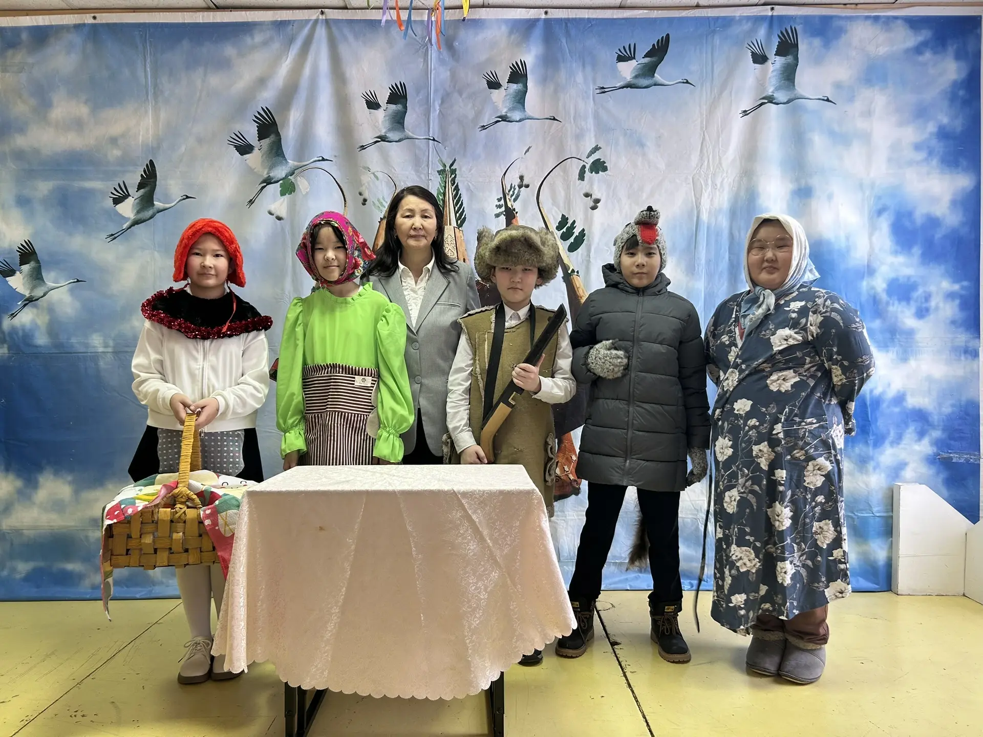 5 кылаас толоруутугар "Кыһыл бэргэһэчээн", Ш.Перро остуоруйата