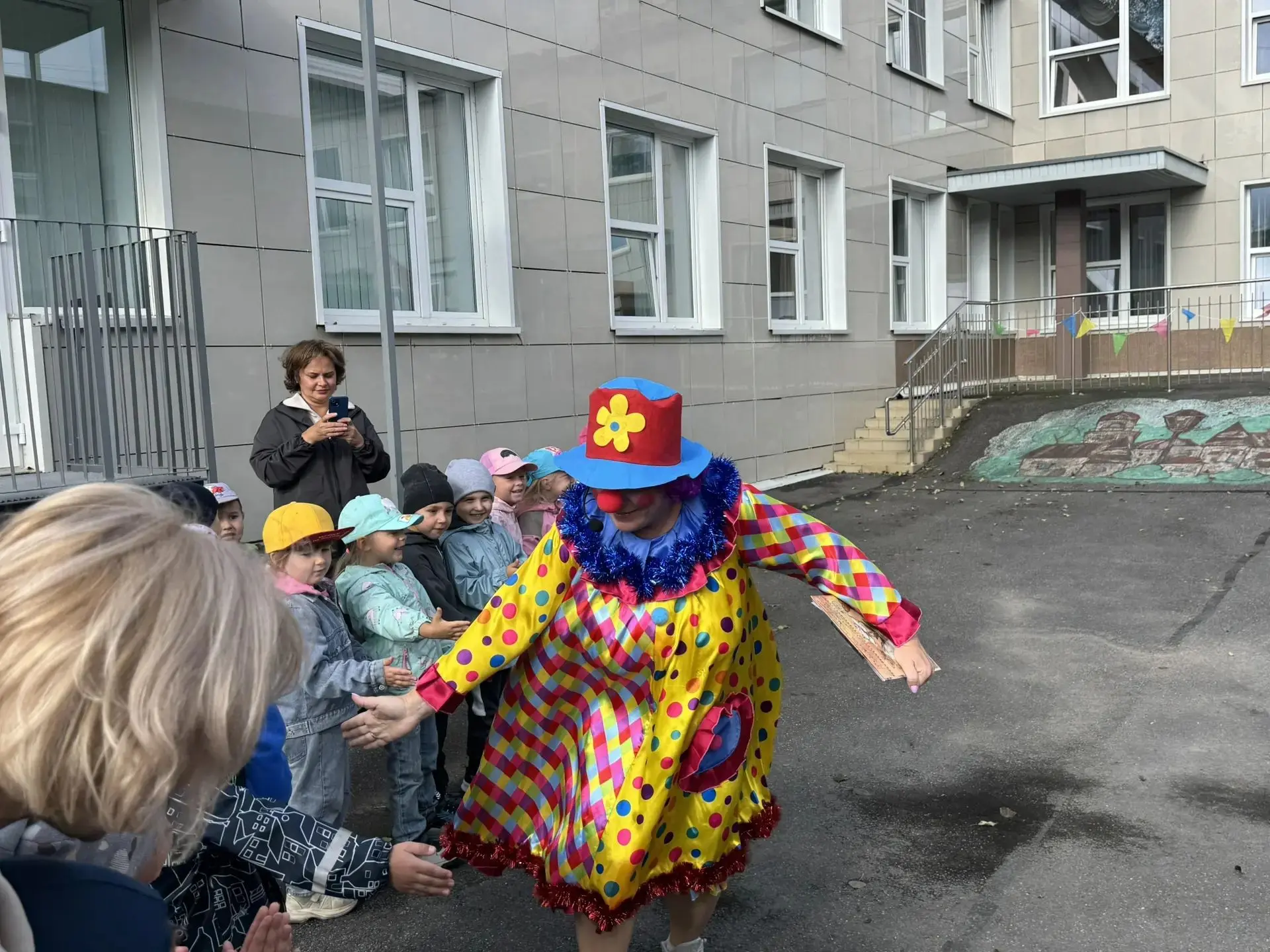 Вот и наступил новый учебный год! Наши ребята встретили его весело, ярко и с отличным н...