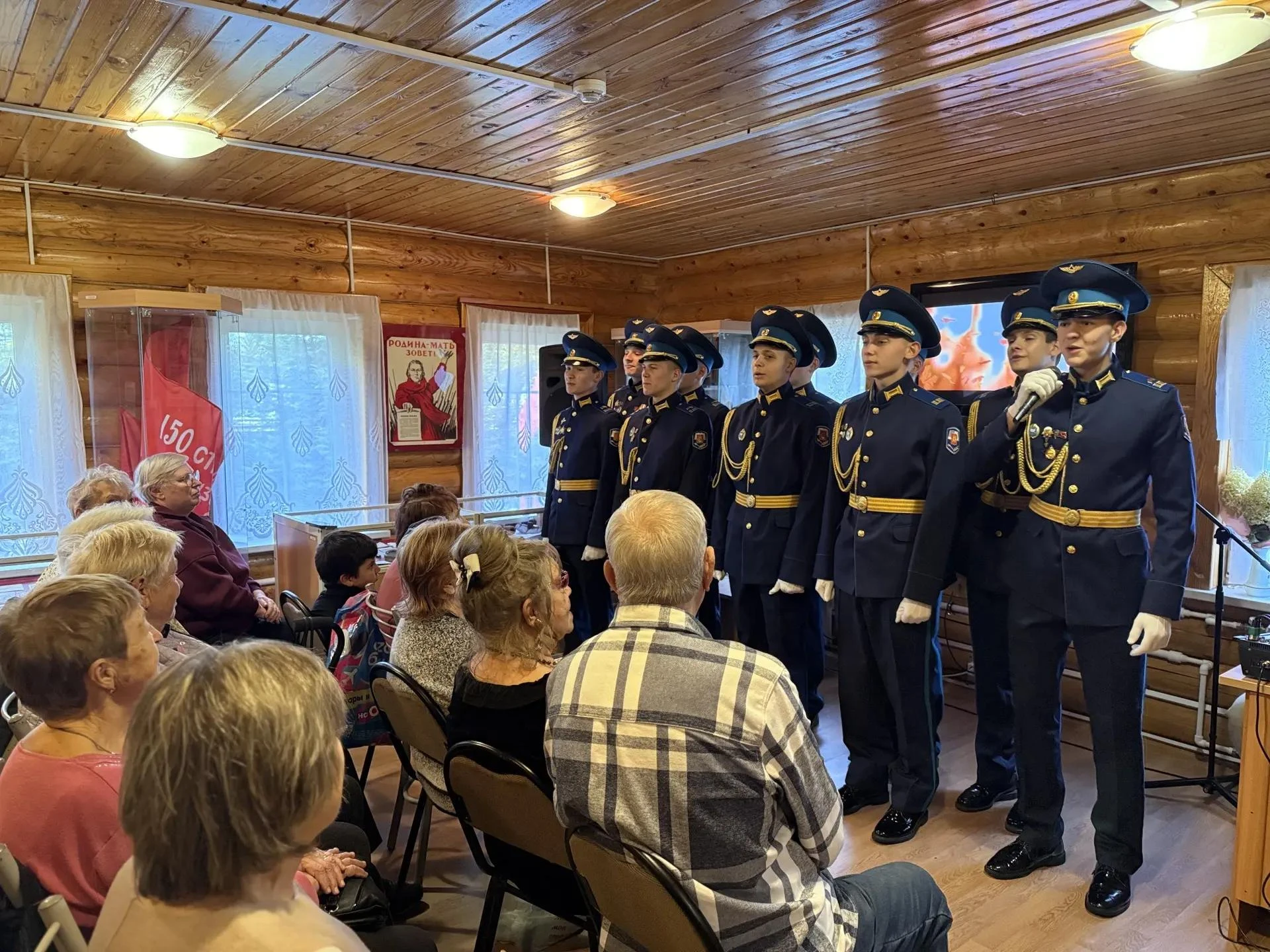 В Доме Иванова тепло поздравили пожилых