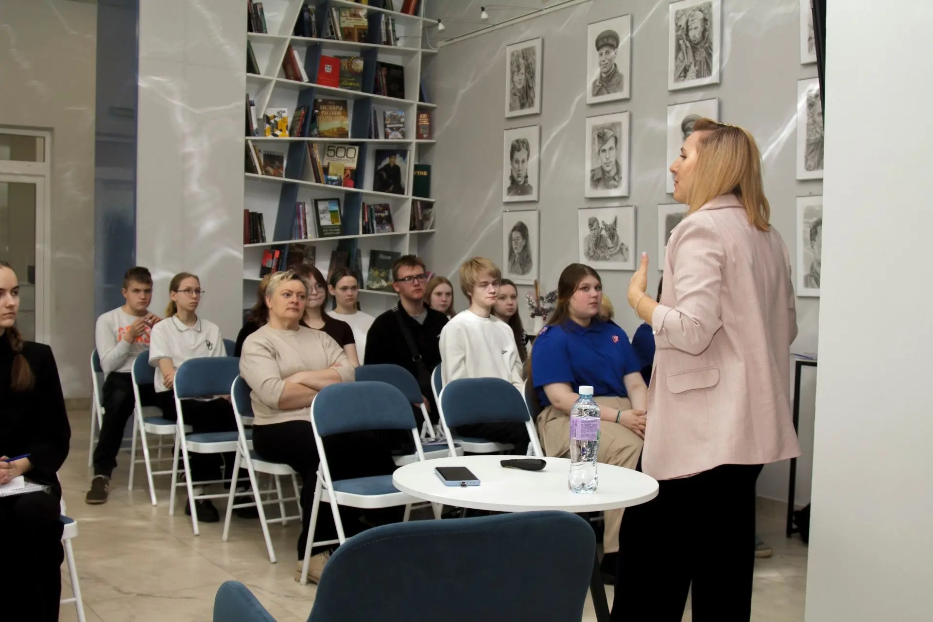 Клинецкая Дарья и Лаврентьева Полина (8 "в" класс) приняли участие в интенсиве по социальному проект